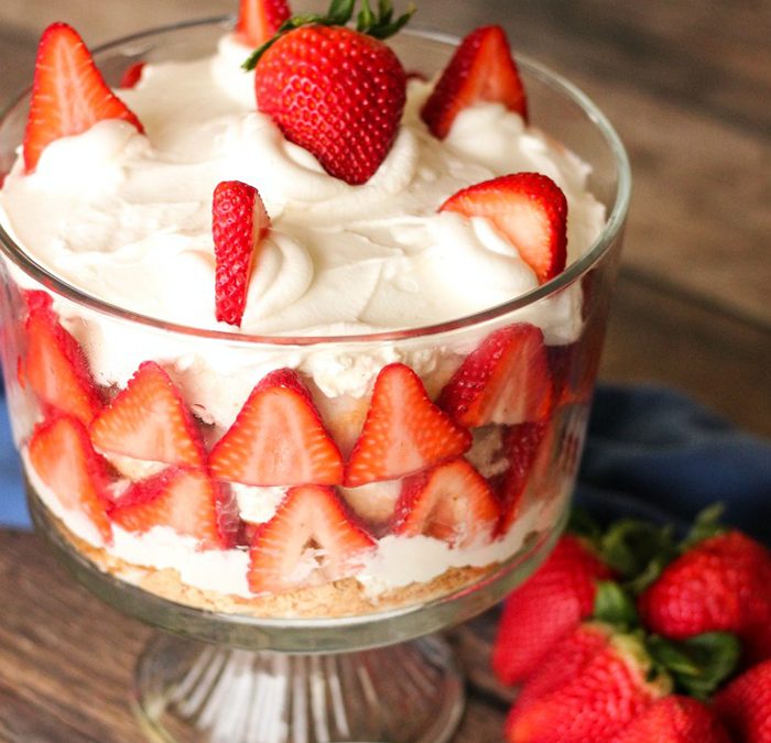 دسر خامه توت فرنگی | Strawberry cream dessert