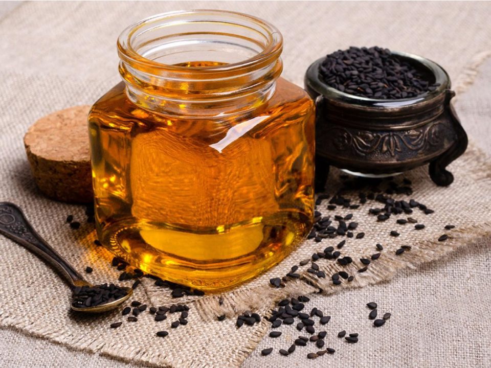 6  مورد از خواص بی نظیر مصرف عسل و سیاه دانه